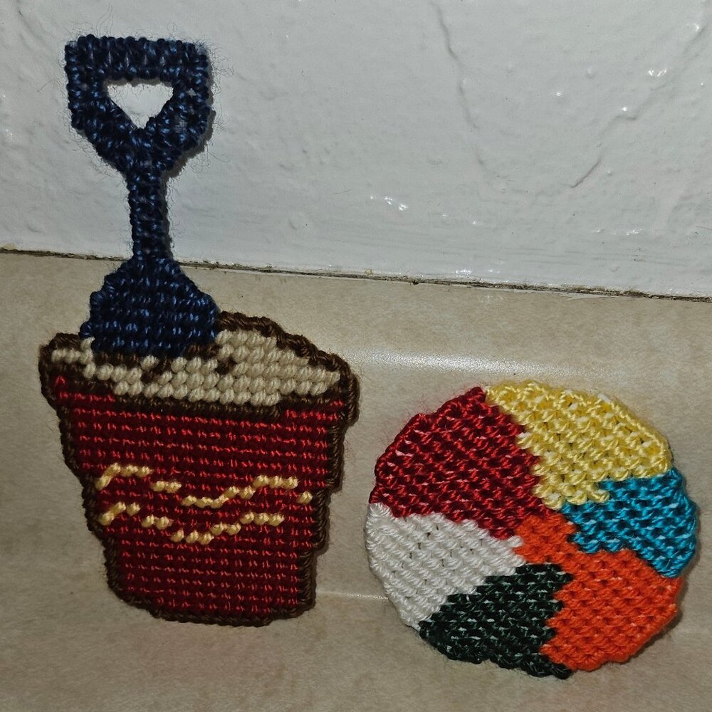 New Handmade Plastic Canvas Beach Theme Refrigerator Magnet Set